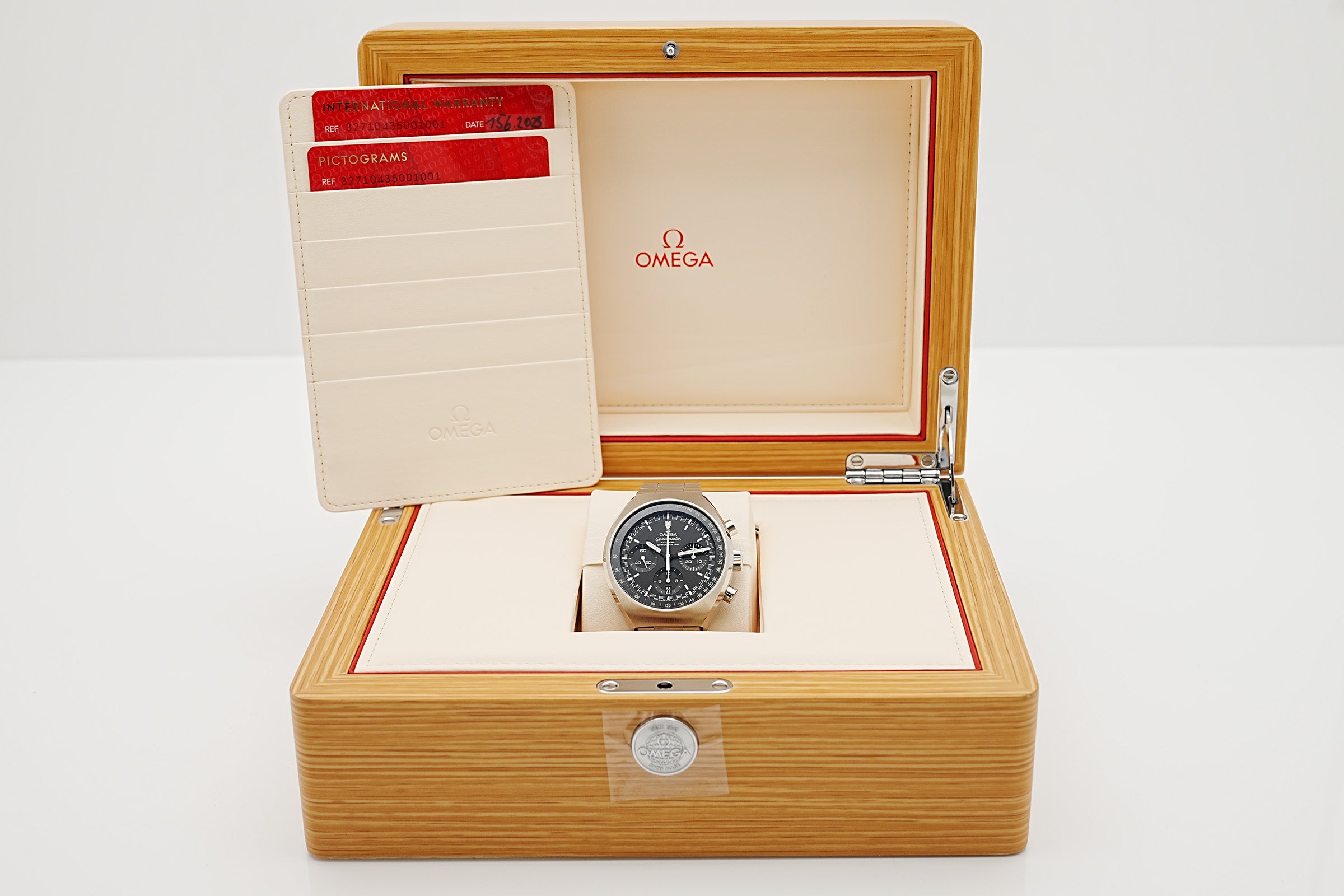 Omega Speedmaster Mark II  327.10.43.50.01.001