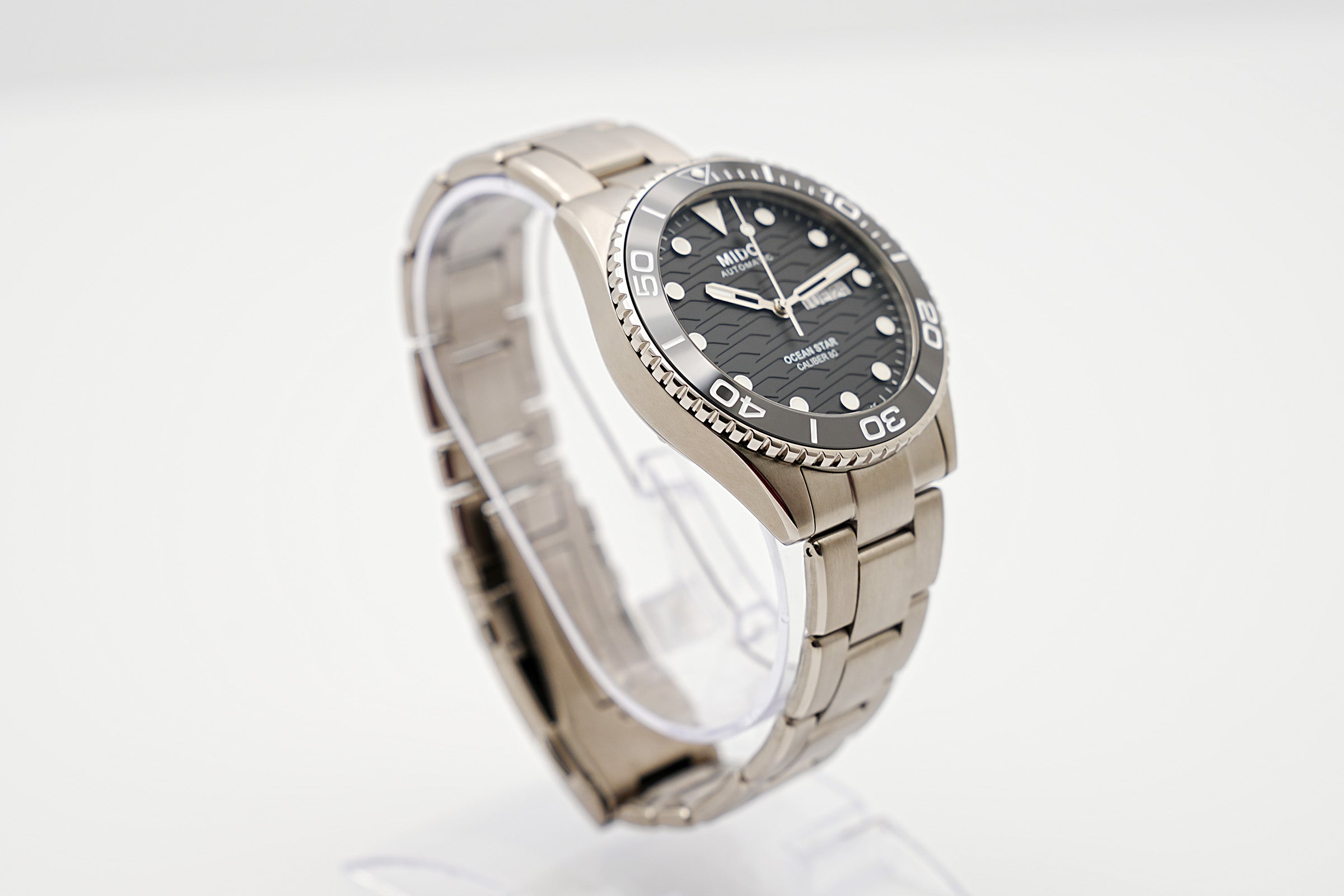 Mido Ocean Star 200C Titanium M042.430.44.051.00