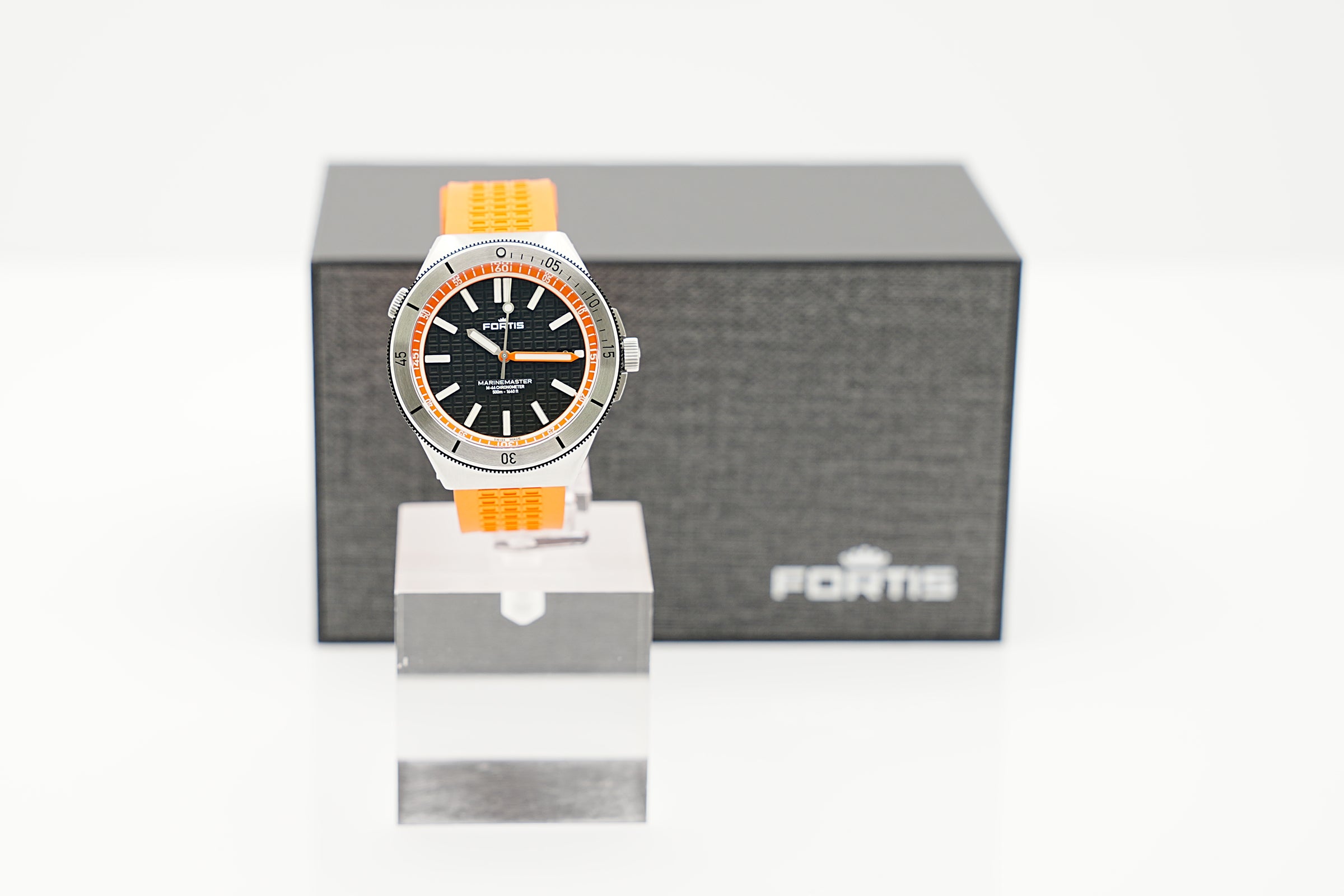 Fortis Marinemaster COSC Amber Orange F8120013